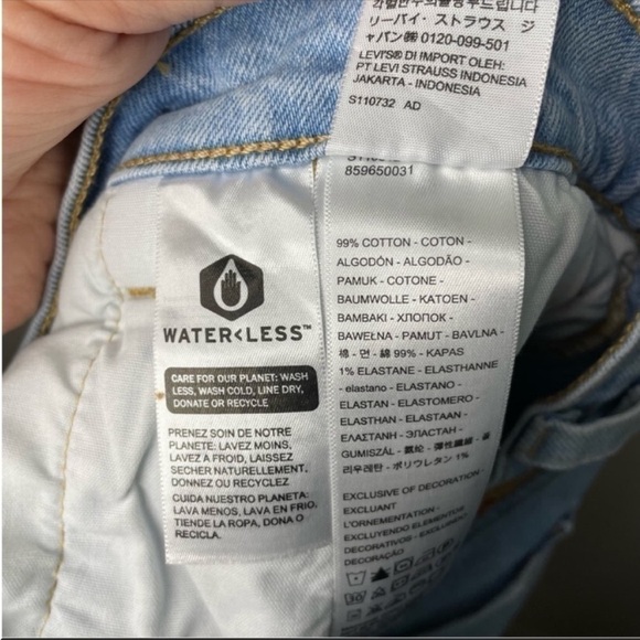 LEVI’S 501 NWT Original Distressed Denim Shorts size 20W - Picture 8 of 12